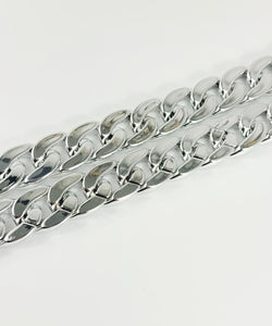 Plastic curb chains platinum