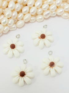 Resin Pendant Flower white